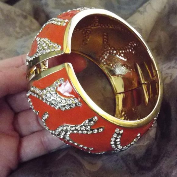 NEW ORANGE ENAMEL RHINESTONE "BRANCHES OF CORAL" RUNWAY CLAMPER BRACELET 32 - Picture 3 of 4
